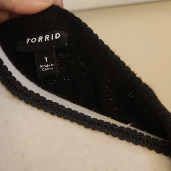 Torrid Skull and Heart Sweater Size 1 (16/18) - Picture 5 of 5